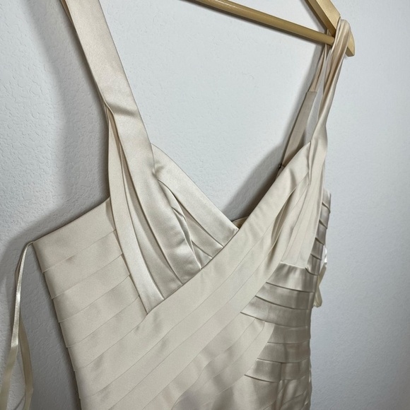 NWOT BCBG MaxAzria Satin Banded Mitzi Dress in Rose Whisper Ivory Size 10 - Picture 4 of 10